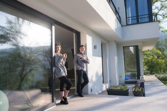 Extension ou véranda : quelle solution choisir pour agrandir sa maison ?